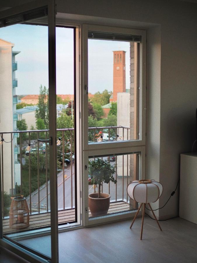 Candy-Colored Two-Room Condo With Sweet Views هلسنكي المظهر الخارجي الصورة
