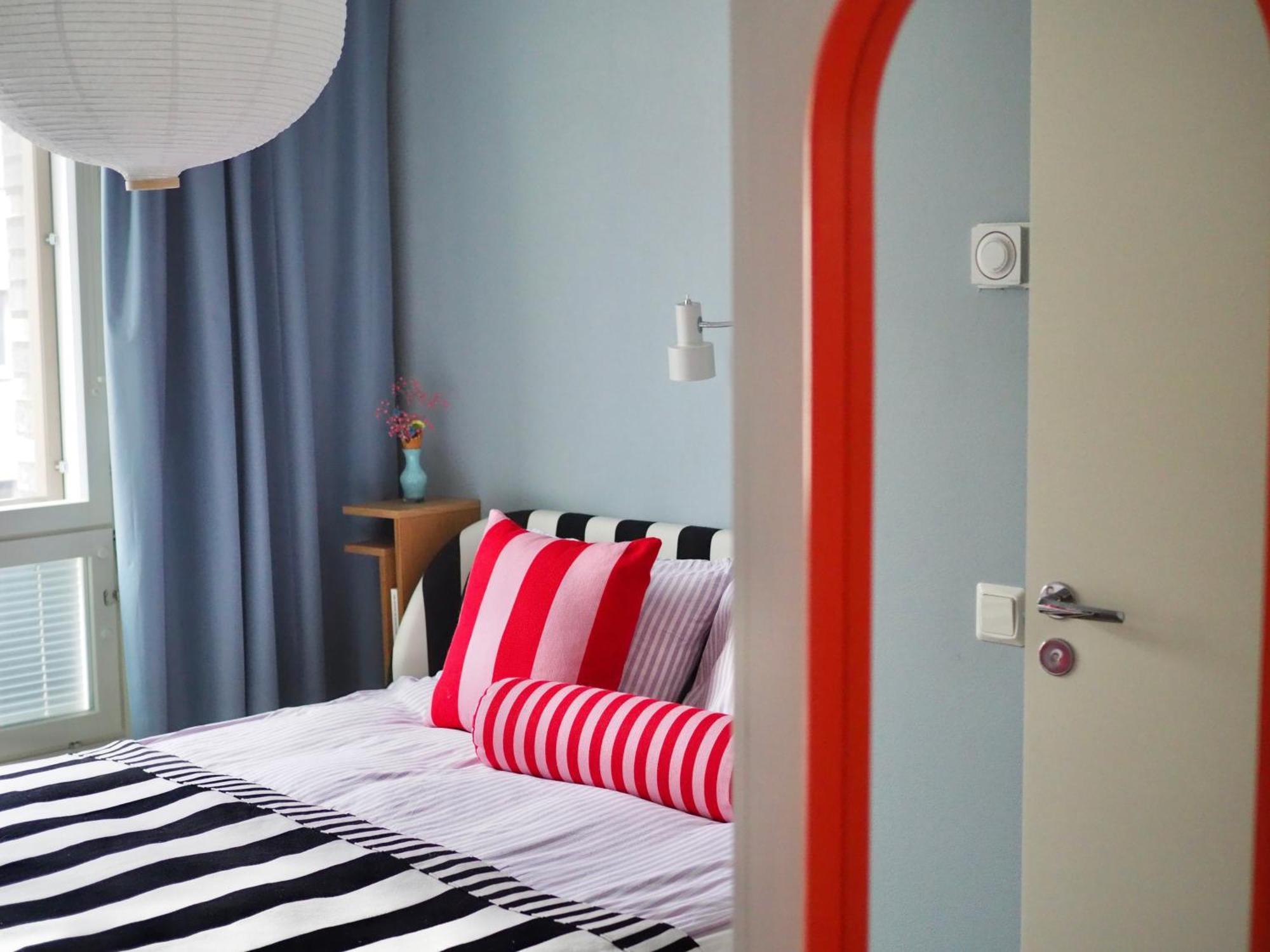Candy-Colored Two-Room Condo With Sweet Views هلسنكي المظهر الخارجي الصورة